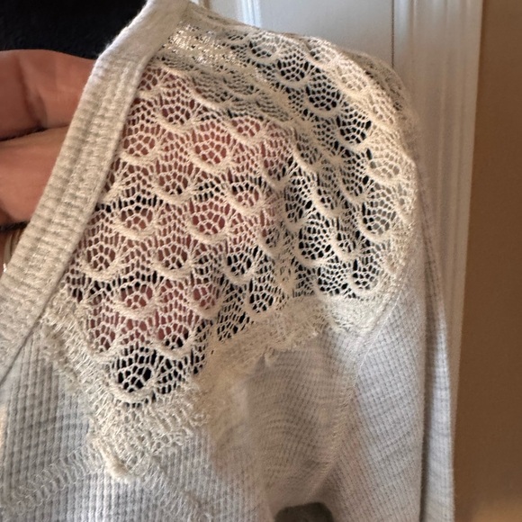 Harley-Davidson Cream Long Sleeve with Red and Blue Graphic size x-large - Picture 3 of 11